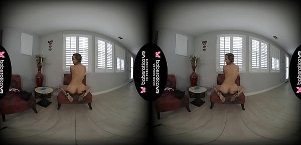  Solo coquette, Luna Wulf is twerking and teasing, in VR